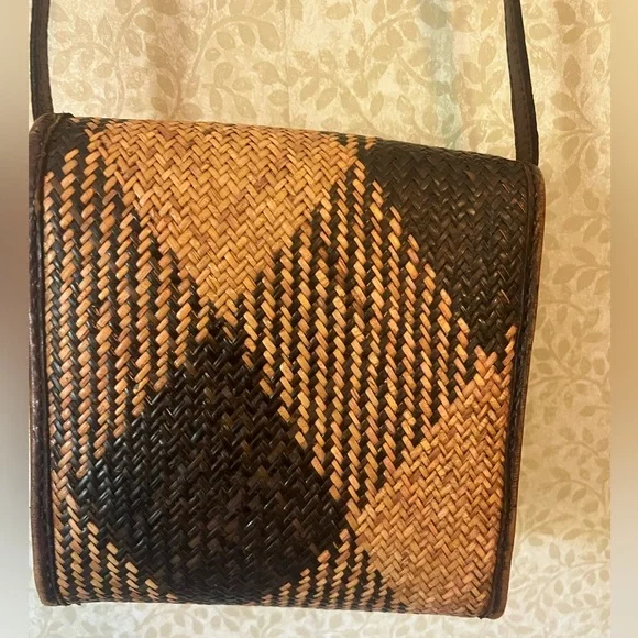 Vintage Indonesian crossbody - Picture 6 of 13